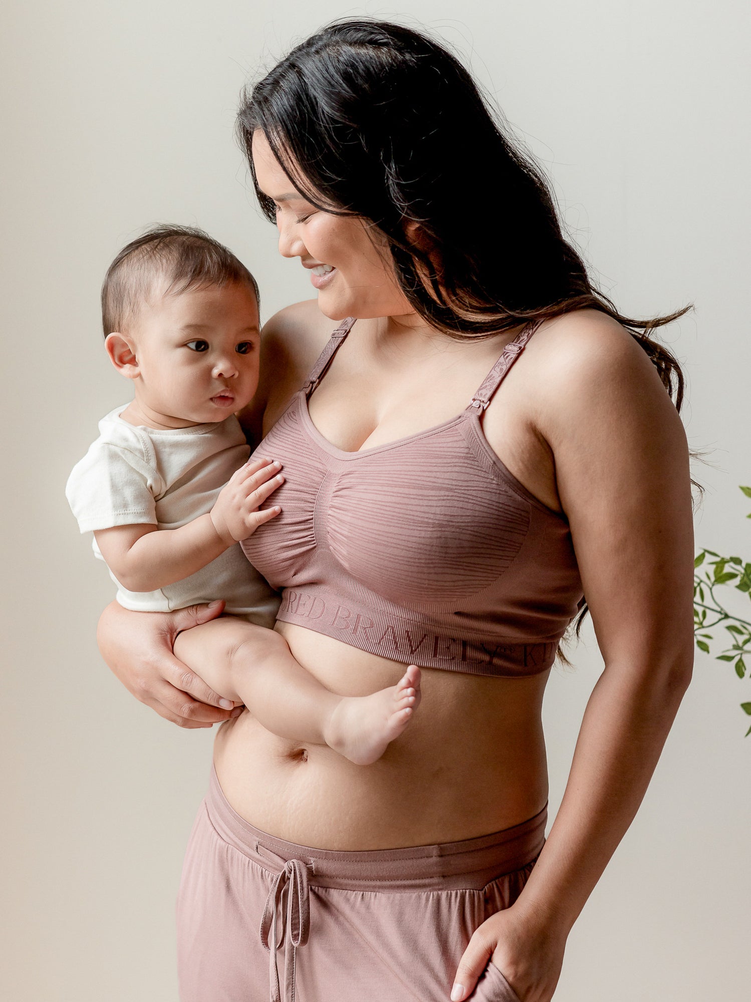 Pregnancy Breast Growth: The Best Maternity Bra for Each Trimester –  Kindred Bravely