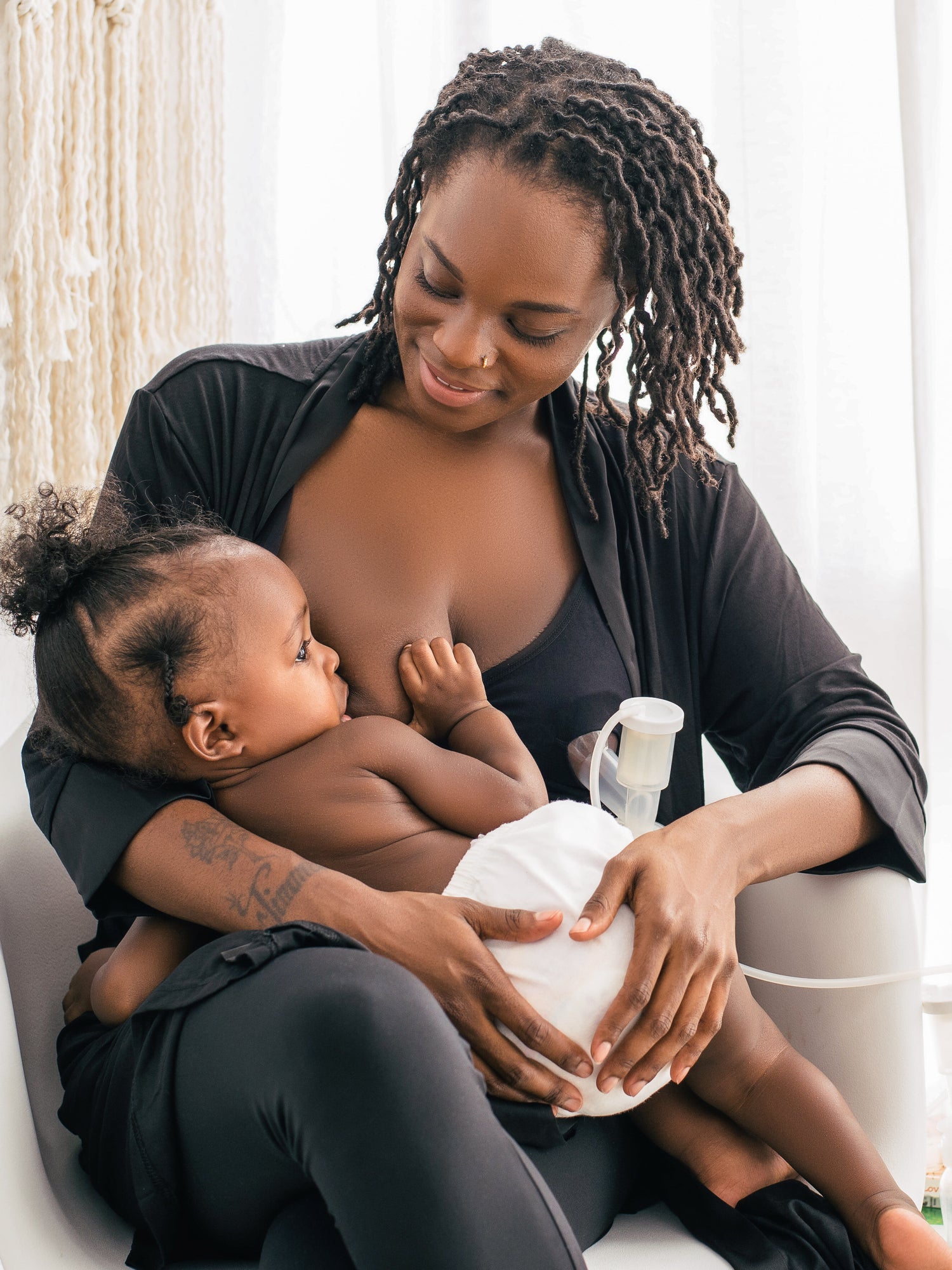 Hands Free Pumping Bra & Nursing Bra, Adjustable Breastfeeding Bra