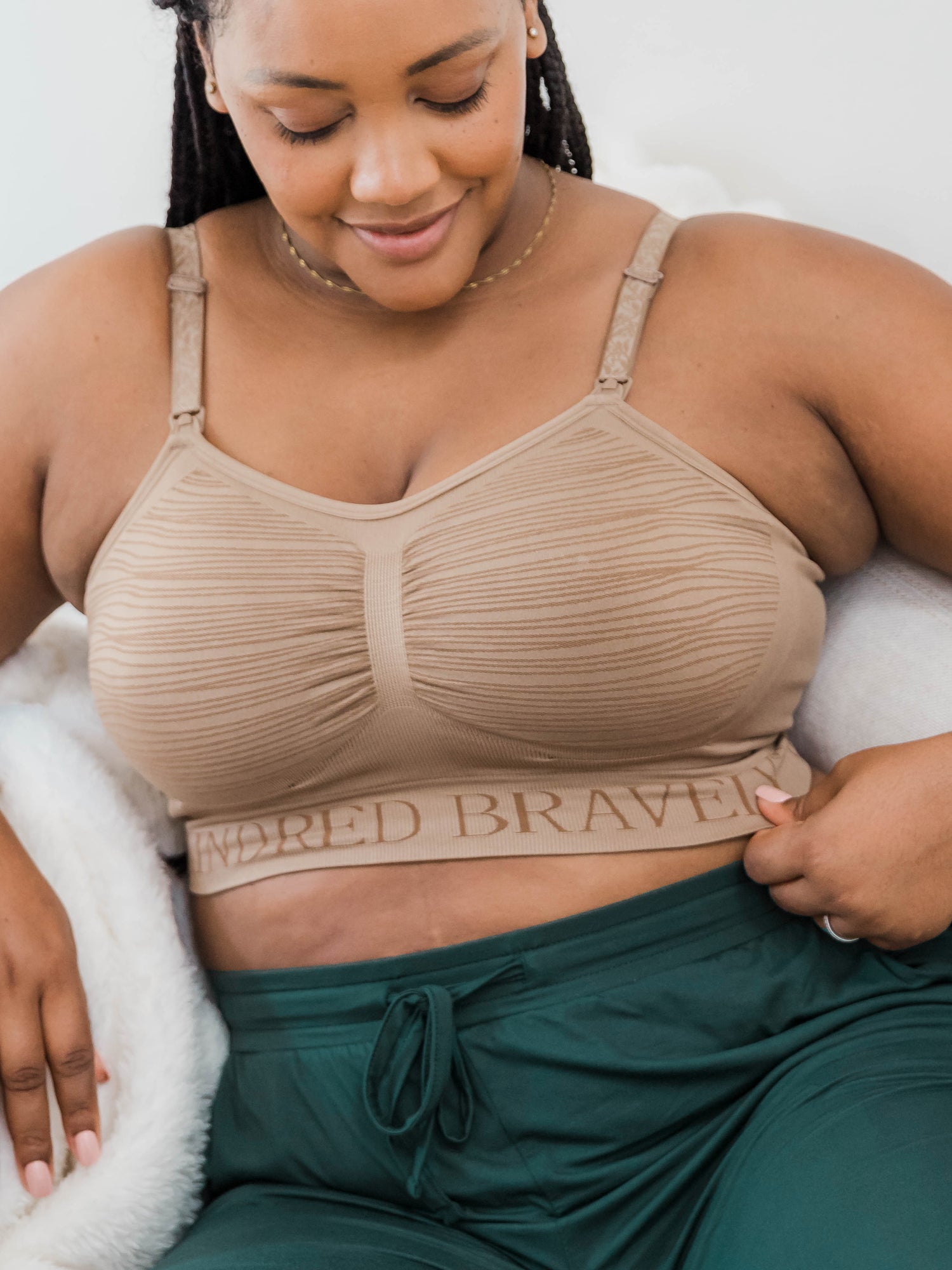 Kindred Bravely Sublime Busty Hands Free Pumping Bra | Patented All-in-One  Pumping & Nursing Bra with EasyClip for F, G, H, I Cup (Beige, Small Busty)