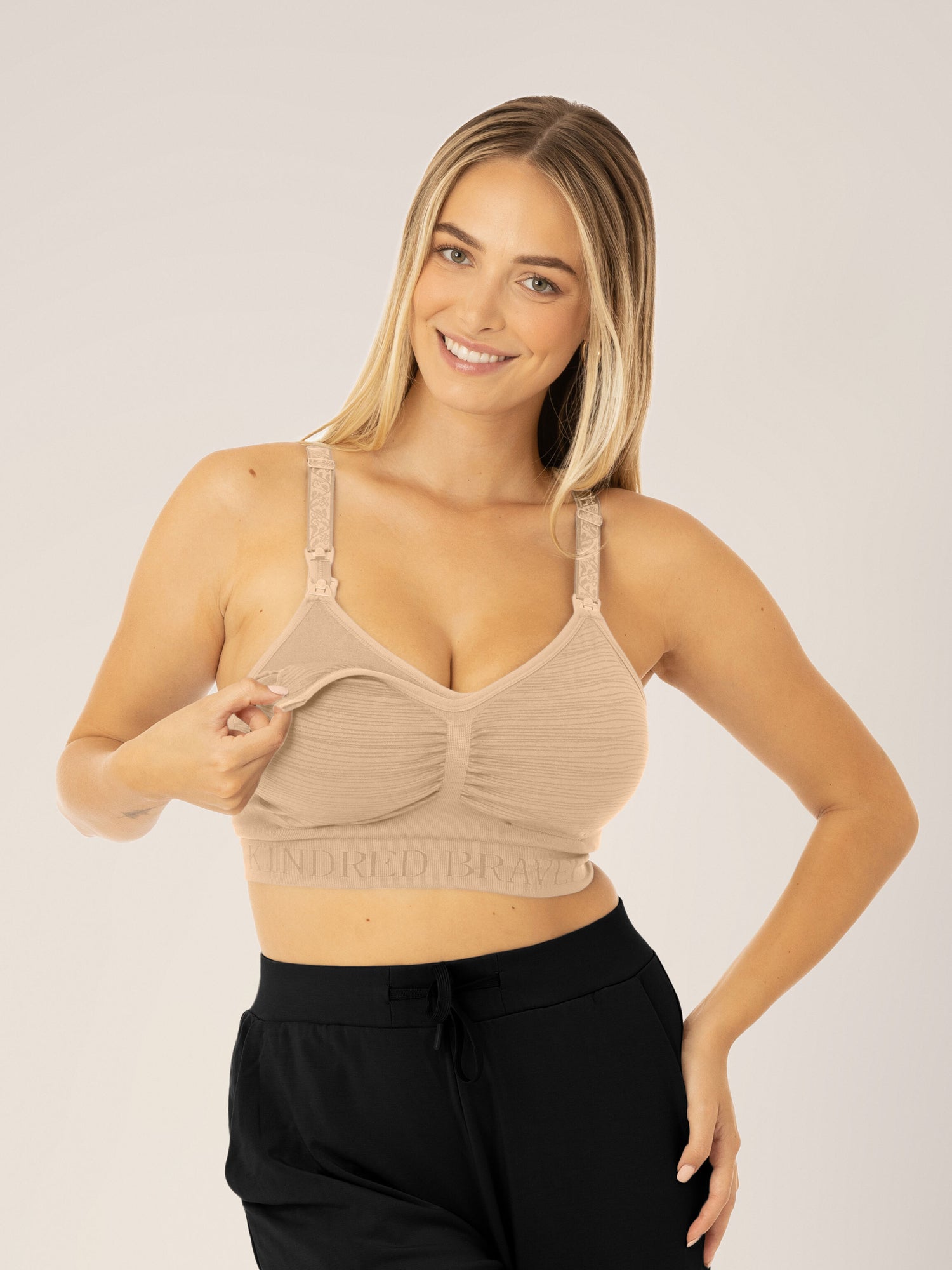 Momcozy Hands-Free Pumping Bra, Adjustable Breast-Pump Holding and Nursing  Bra for Spectra, Medela, Elvie, Willow and More