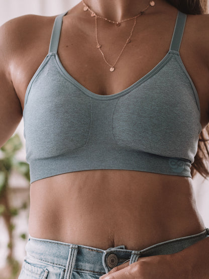 Dianes Lingerie - Delta Δ The sexiest, most supportive sports bra you'll  ever wear 🏋️‍♀️ Featuring wireless, terry-lined cups and breathable mesh  panels in all the right places 😉 Available in white