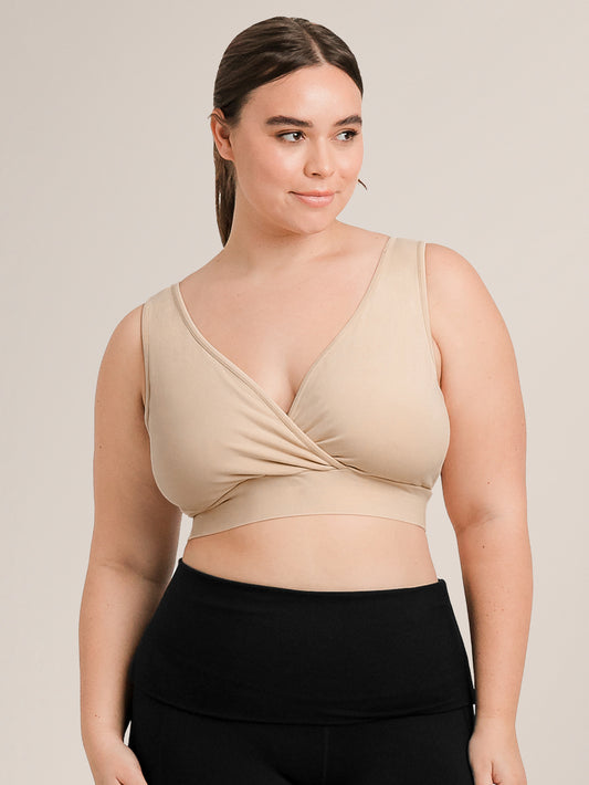 Model wearing the Organic Cotton Sleep & Nursing Bra in Beige @model_info:Venezia is wearing an X-Large Busty.