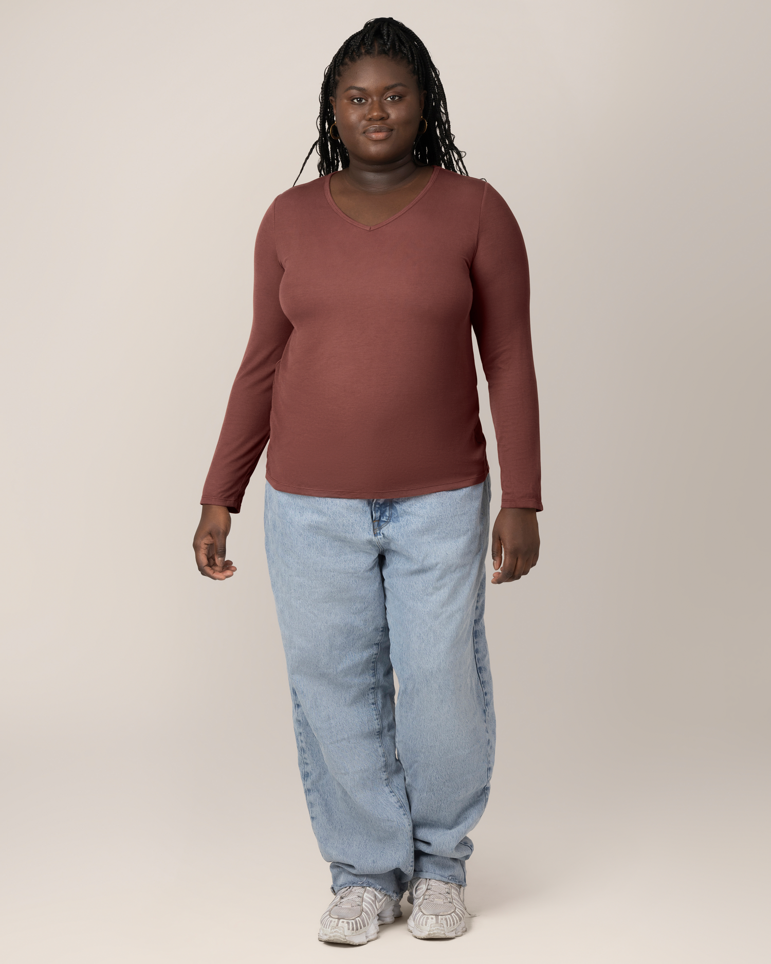 Full body front view of model wearing the Ribbed Bamboo Maternity & Nursing Long Sleeve T-shirt in Redwood, paired with jeans and tennis shoes